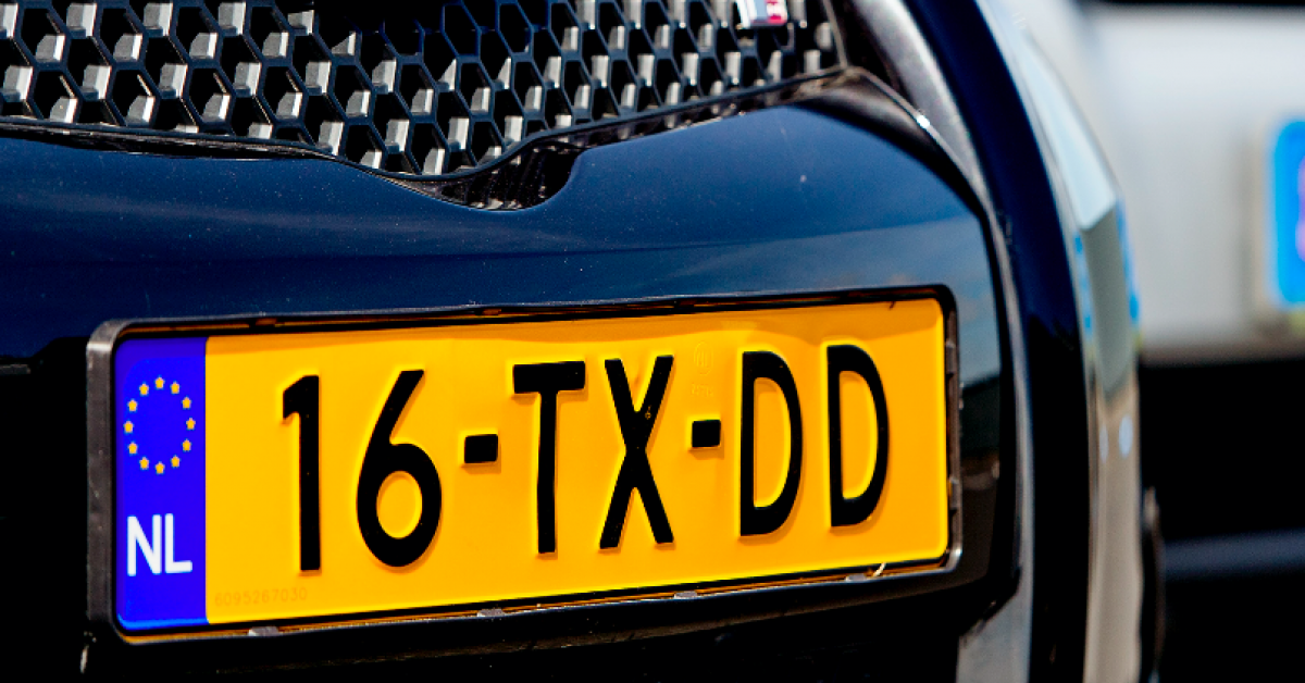 hoe-wordt-een-nummerbord-gemaakt-willem-wever